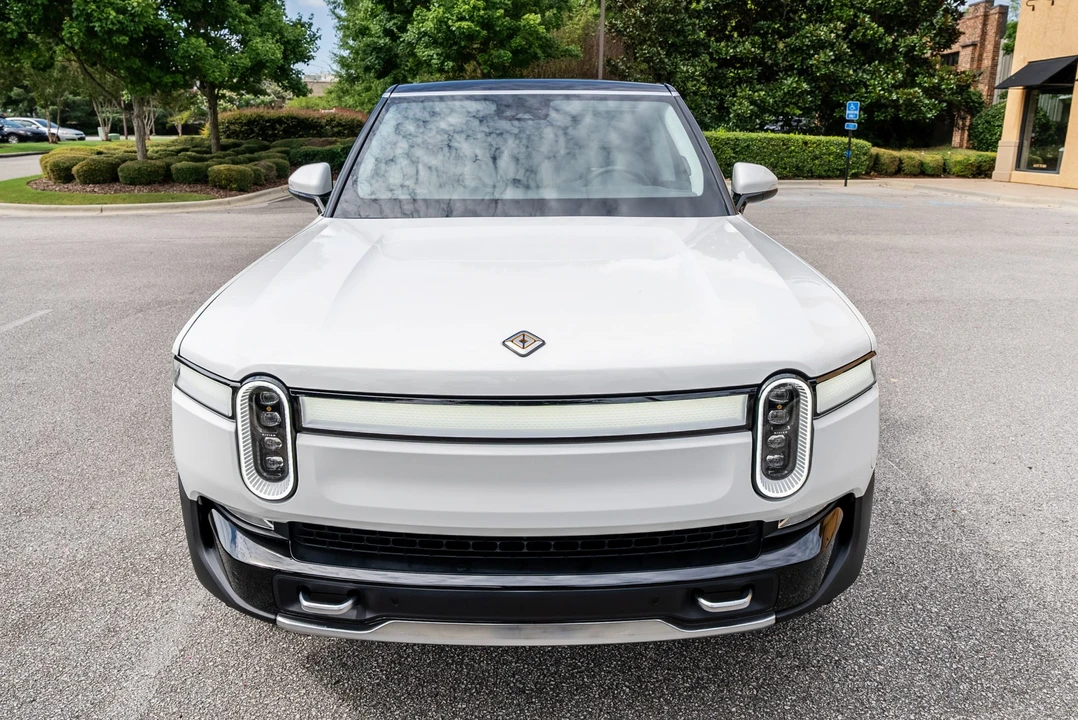 2023 Rivian R1S - Image 9 of 31