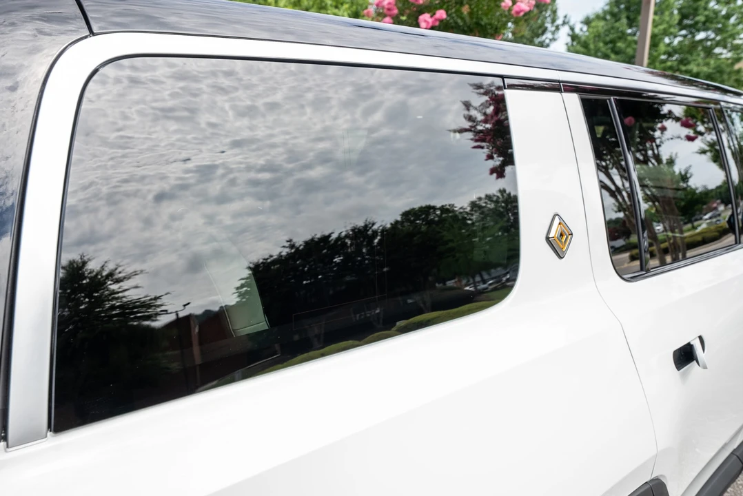 2023 Rivian R1S - Image 30 of 31