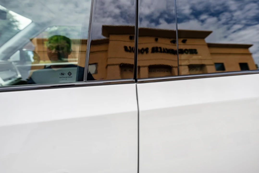 2023 Rivian R1S - Image 19 of 31