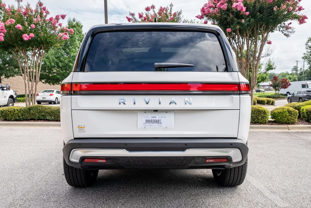 2023 Rivian R1S - Image 5 of 31
