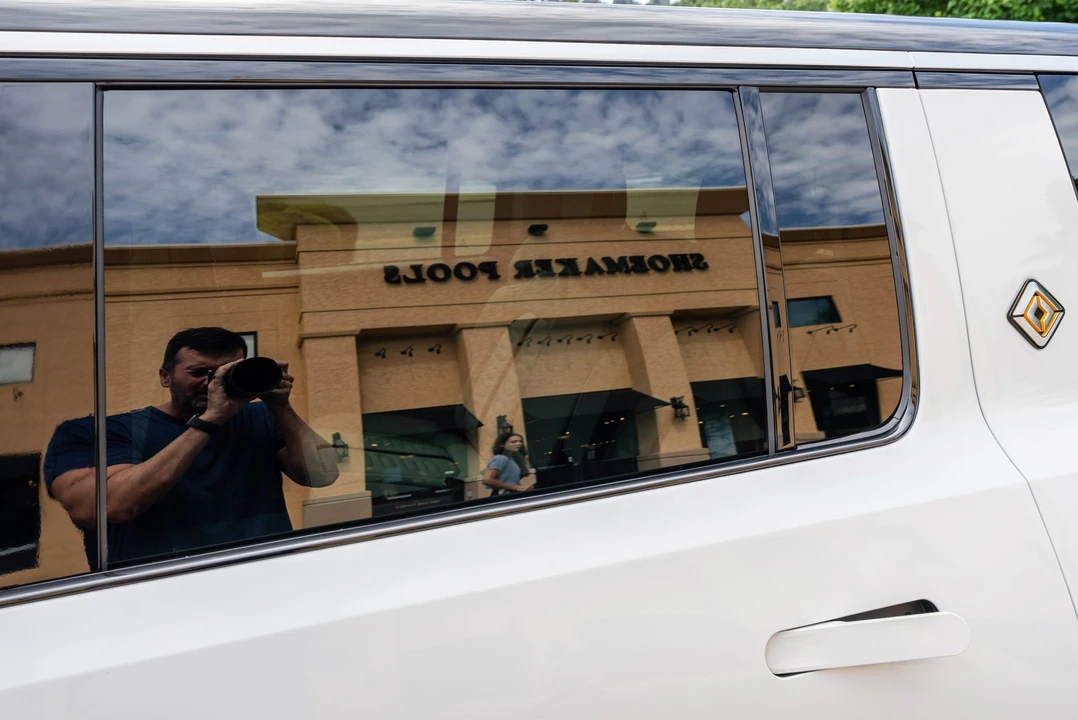 2023 Rivian R1S - Image 21 of 31