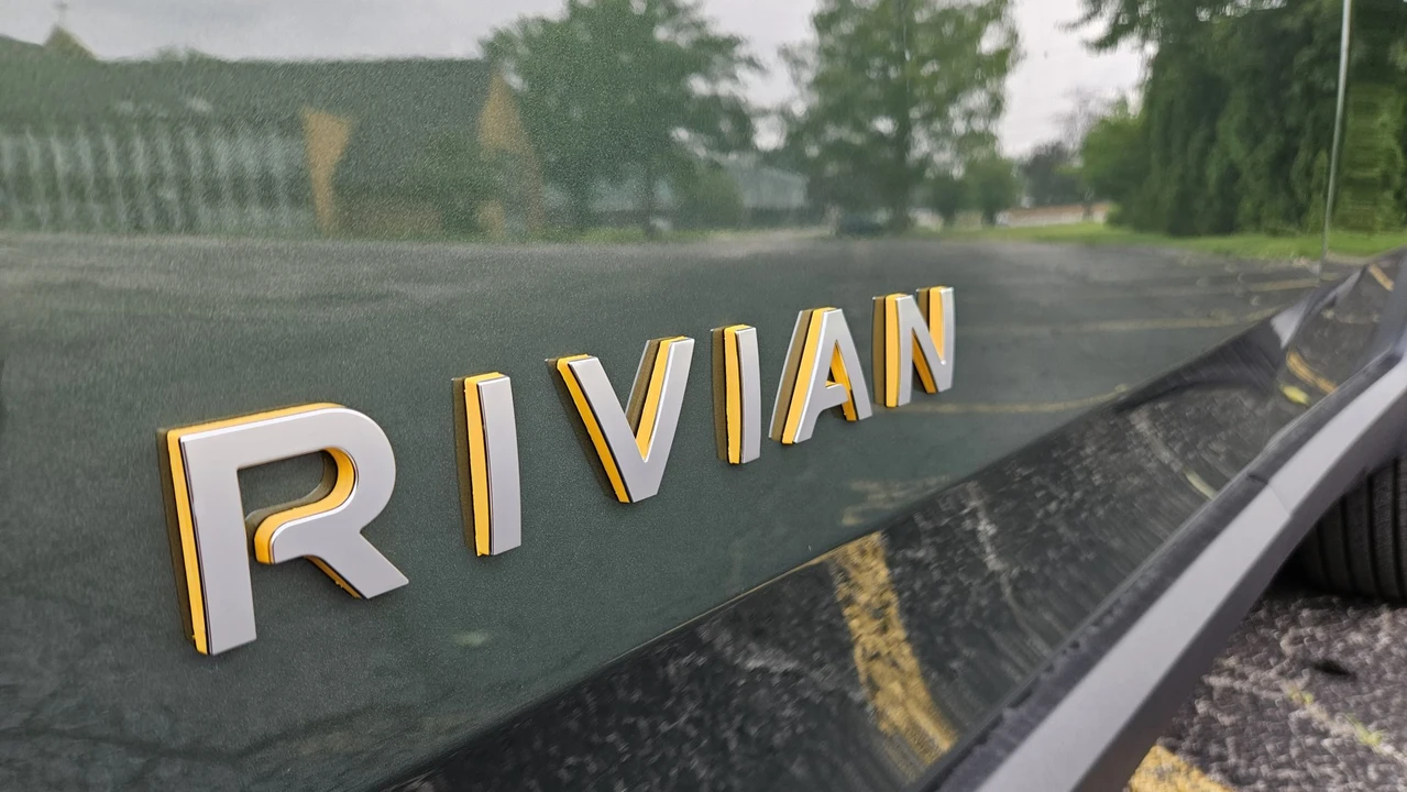 2023 Rivian R1S - Image 19 of 31