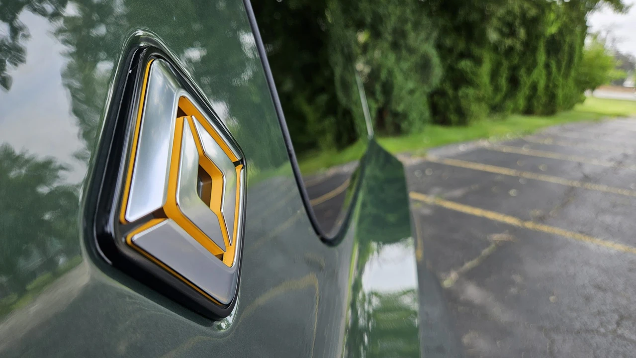2023 Rivian R1S - Image 27 of 31