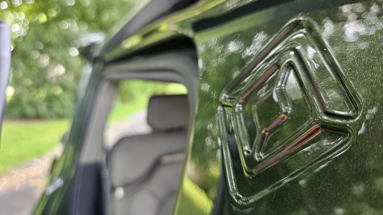 2023 Rivian R1S - Image 21 of 31