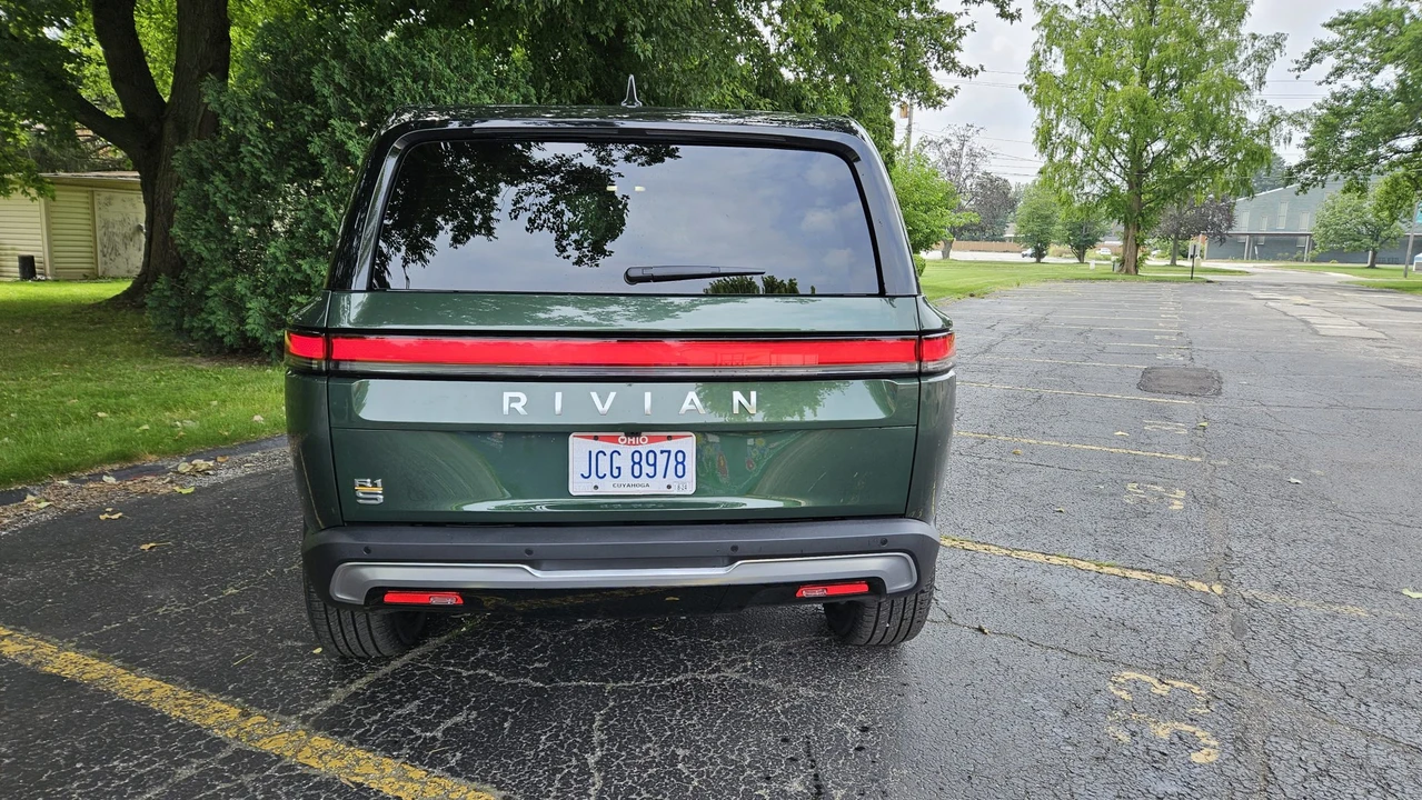 2023 Rivian R1S - Image 5 of 31