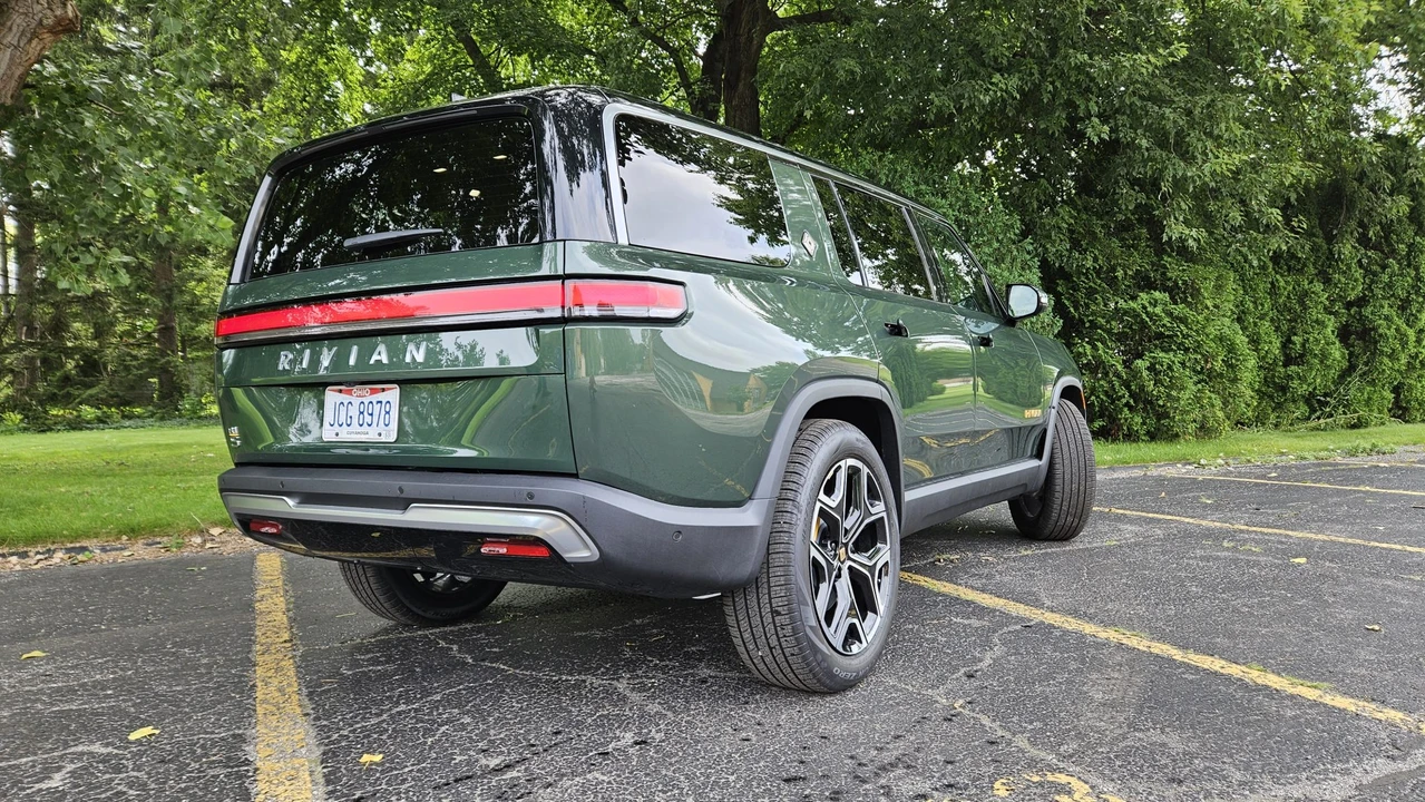 2023 Rivian R1S - Image 6 of 31