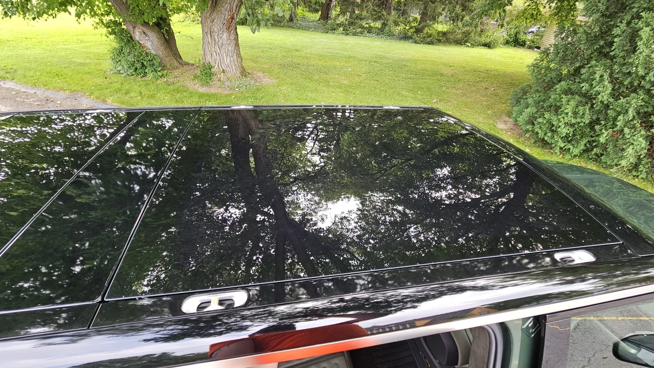2023 Rivian R1S - Image 28 of 31