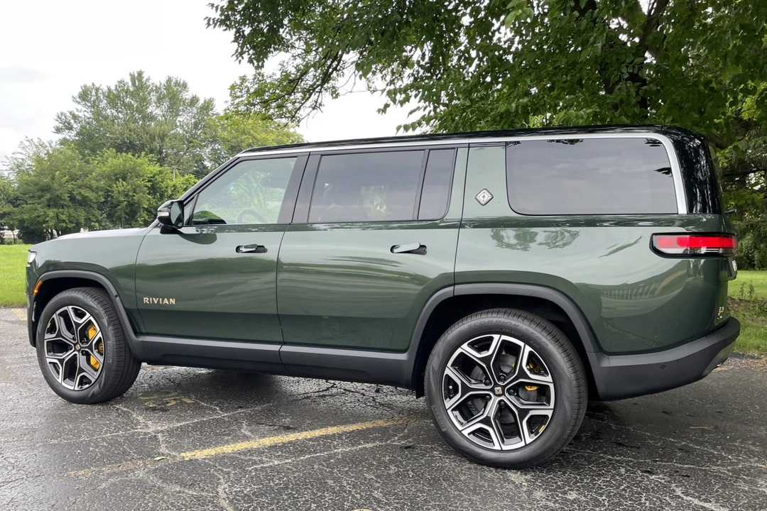 2023 Rivian R1S - Image 3 of 31
