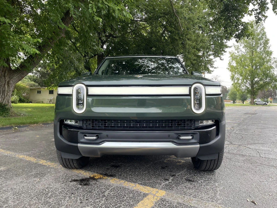 2023 Rivian R1S - Image 10 of 31