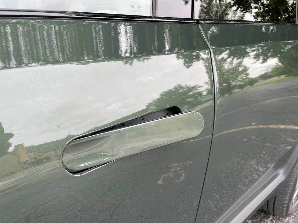 2023 Rivian R1S - Image 20 of 31