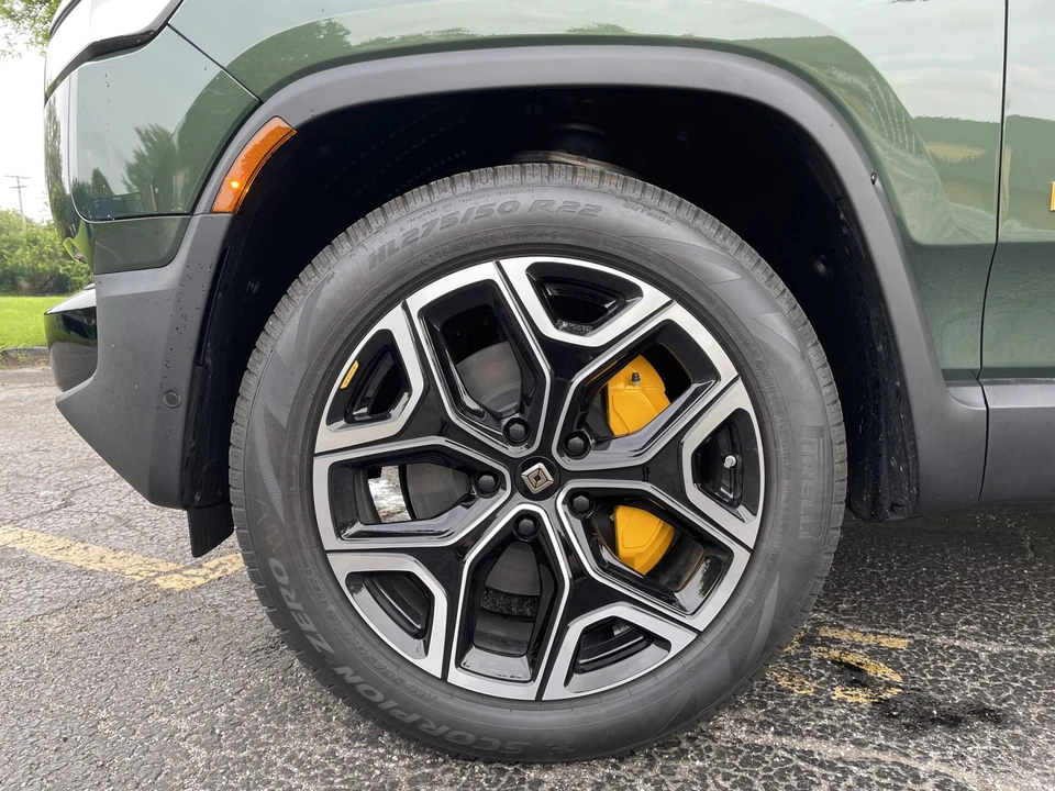 2023 Rivian R1S - Image 31 of 31