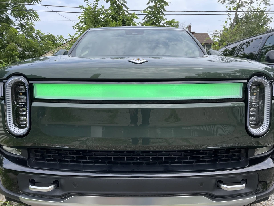 2023 Rivian R1S - Image 16 of 31