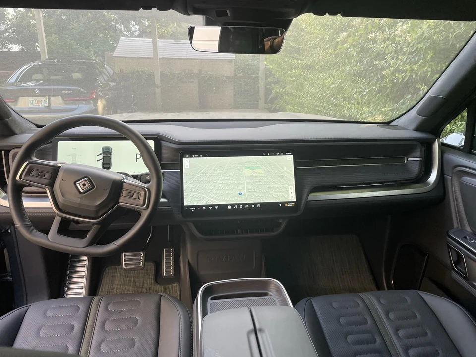 2023 Rivian R1S - Image 29 of 31