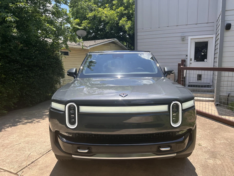 2023 Rivian R1S - Image 9 of 31