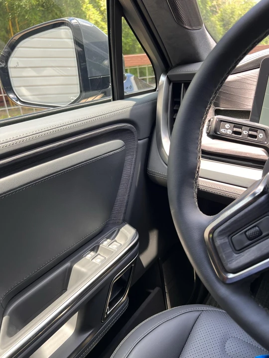 2023 Rivian R1S - Image 30 of 31