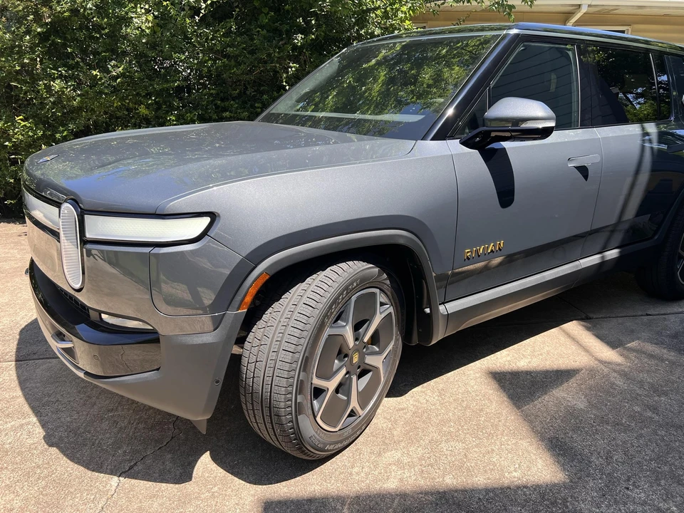 2023 Rivian R1S - Image 21 of 31
