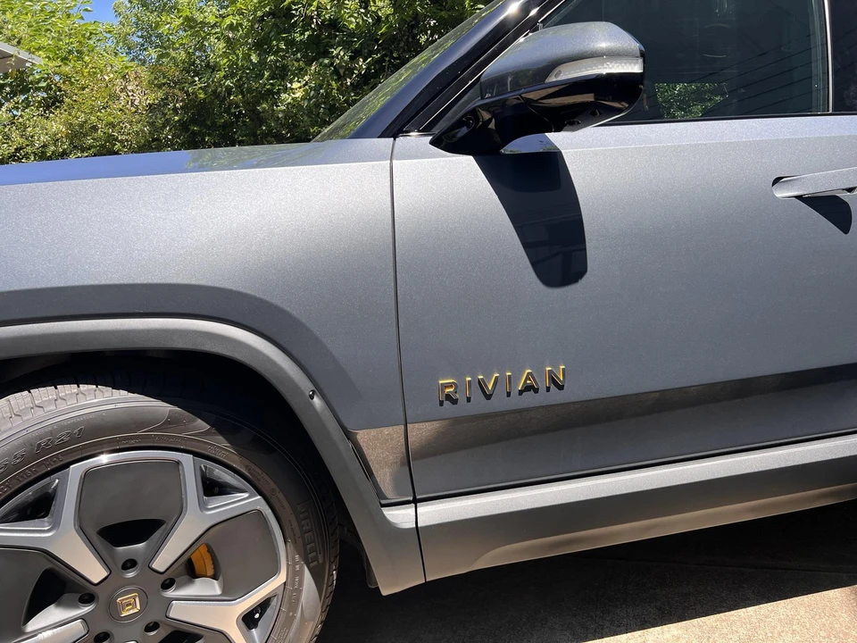 2023 Rivian R1S - Image 22 of 31