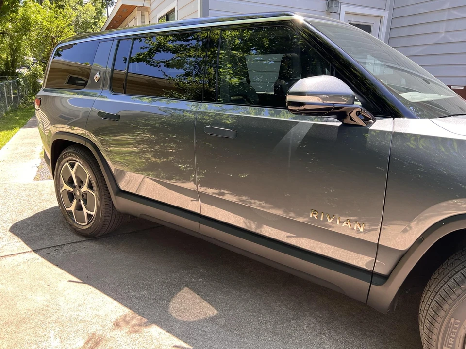 2023 Rivian R1S - Image 23 of 31