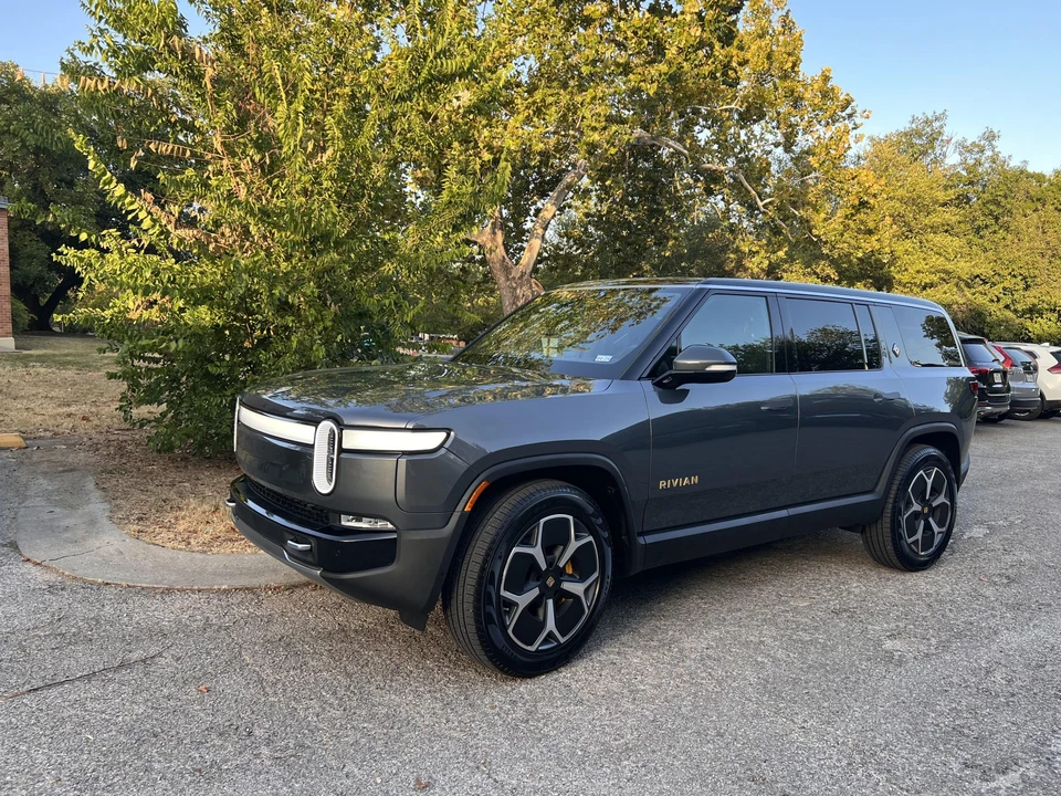 2023 Rivian R1S - Image 4 of 31