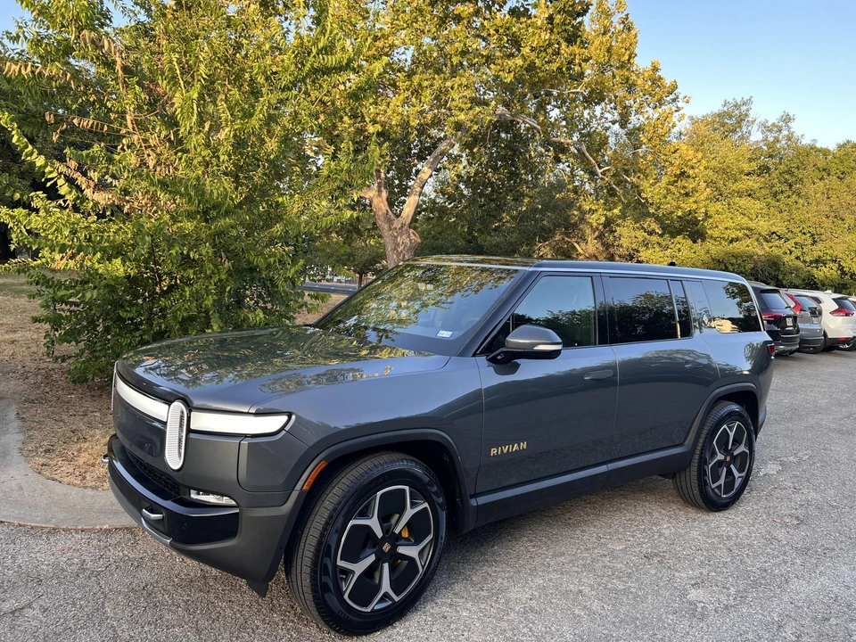 2023 Rivian R1S - Image 6 of 31