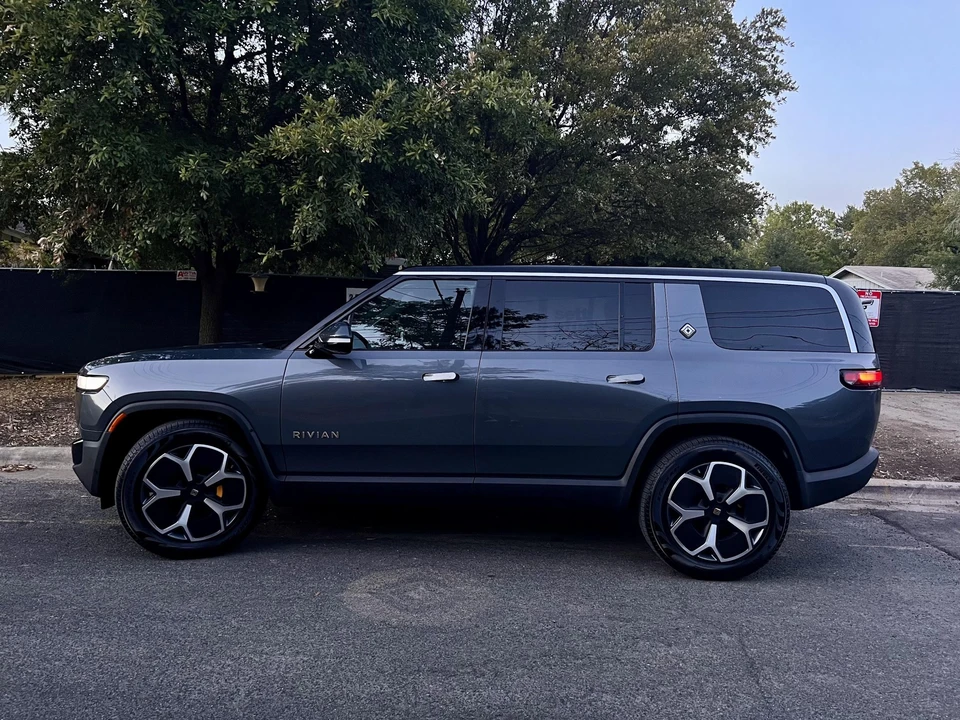 2023 Rivian R1S - Image 20 of 31