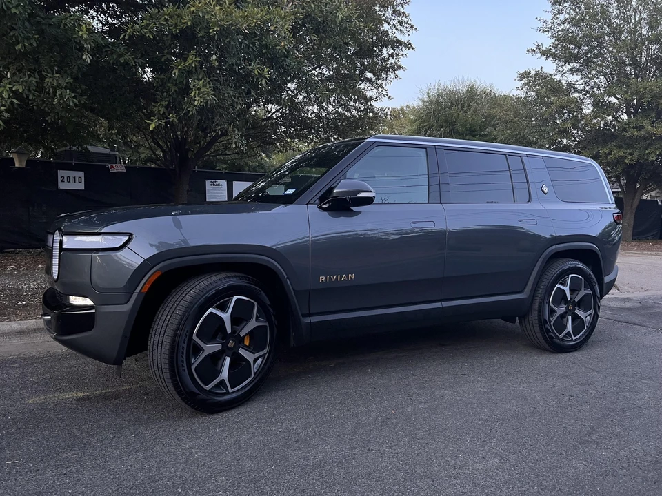2023 Rivian R1S - Image 3 of 31