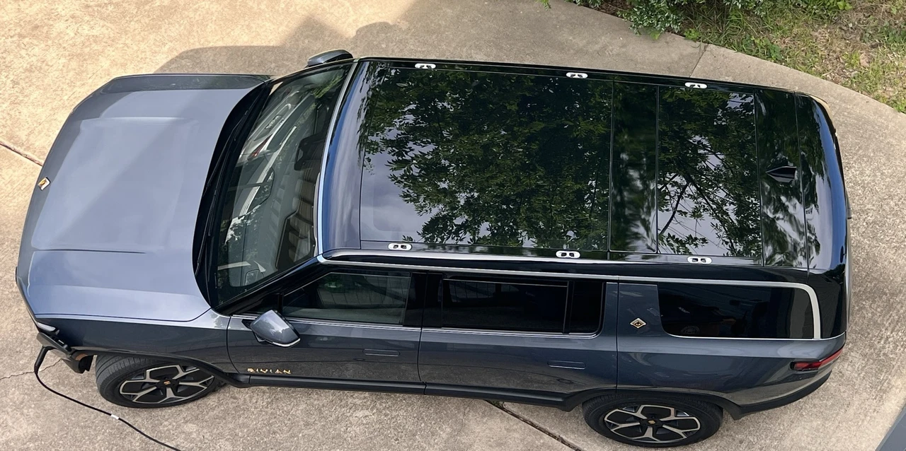 2023 Rivian R1S - Image 19 of 31