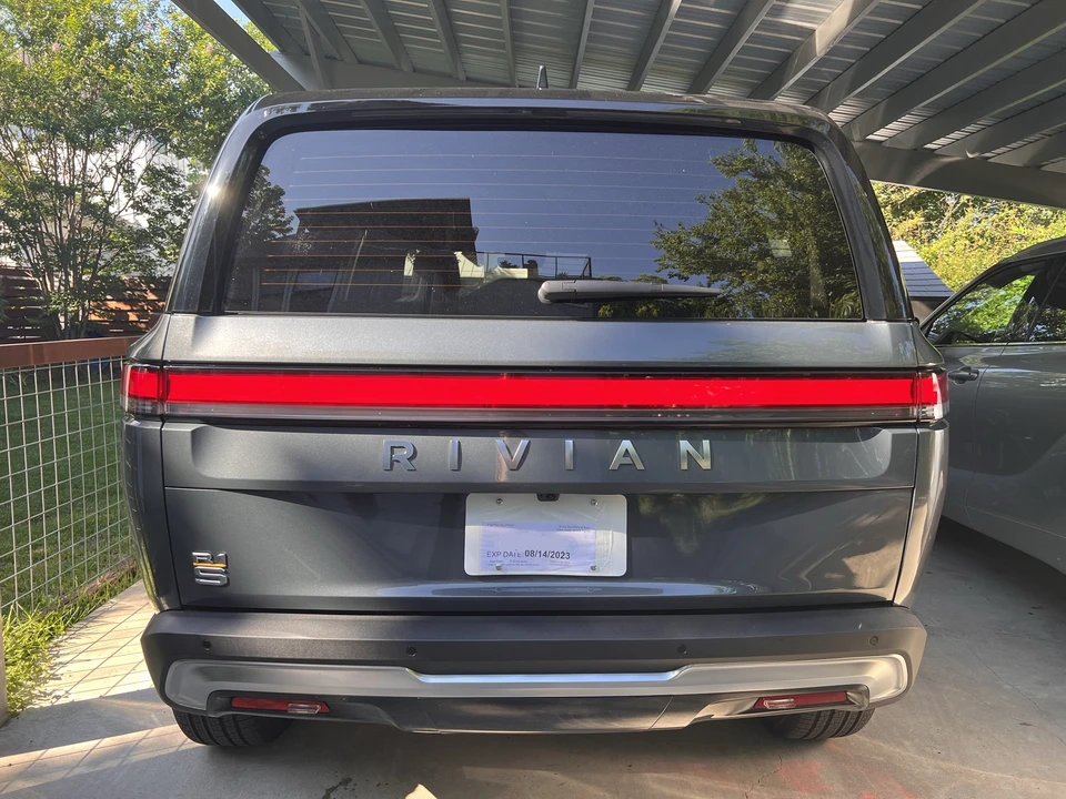 2023 Rivian R1S - Image 16 of 31
