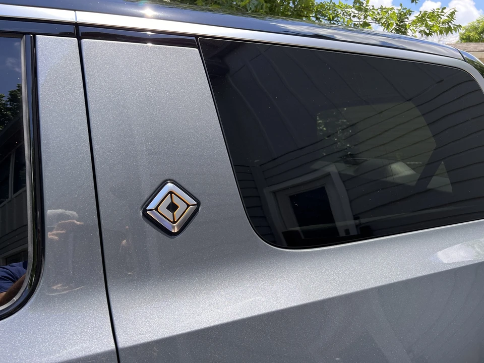 2023 Rivian R1S - Image 26 of 31