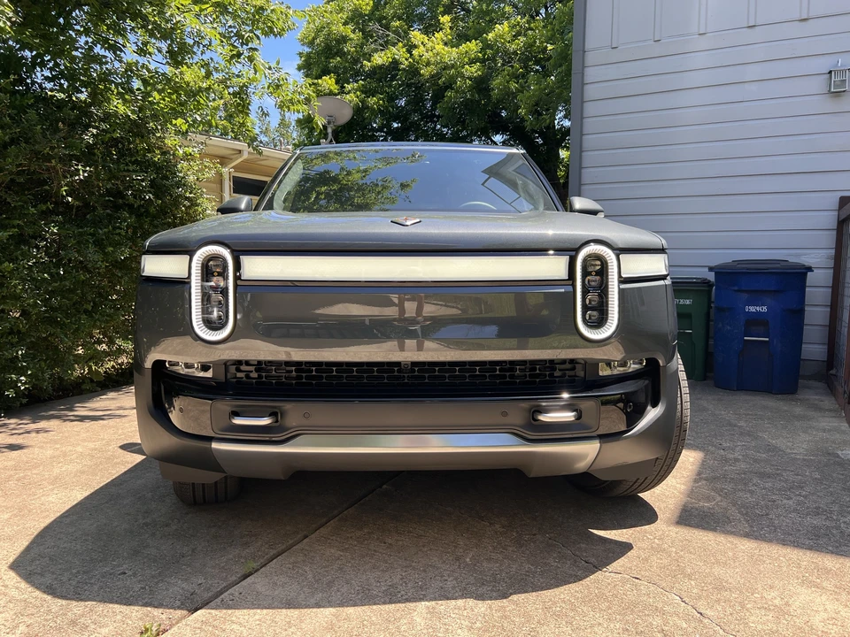 2023 Rivian R1S - Image 10 of 31