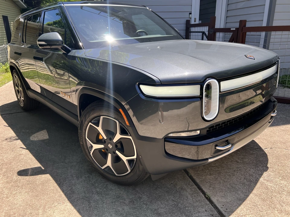 2023 Rivian R1S - Image 13 of 31