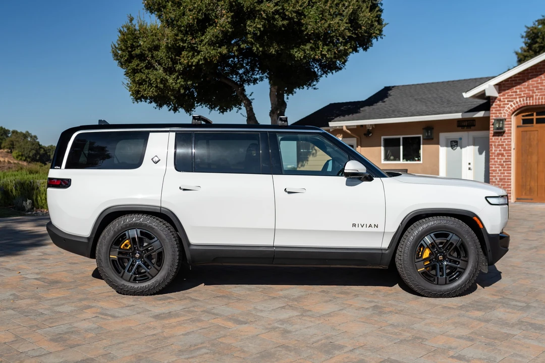 2023 Rivian R1S - Image 5 of 31