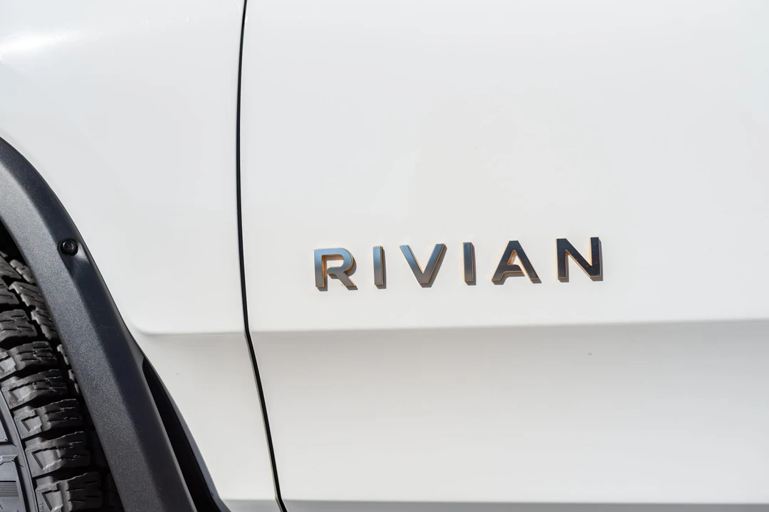 2023 Rivian R1S - Image 30 of 31