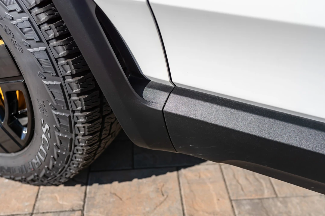 2023 Rivian R1S - Image 28 of 31