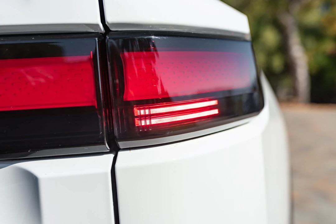 2023 Rivian R1S - Image 15 of 31