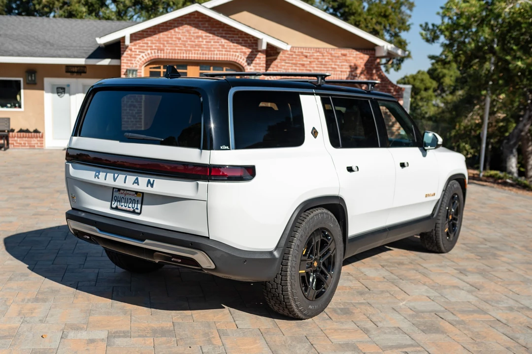 2023 Rivian R1S - Image 6 of 31