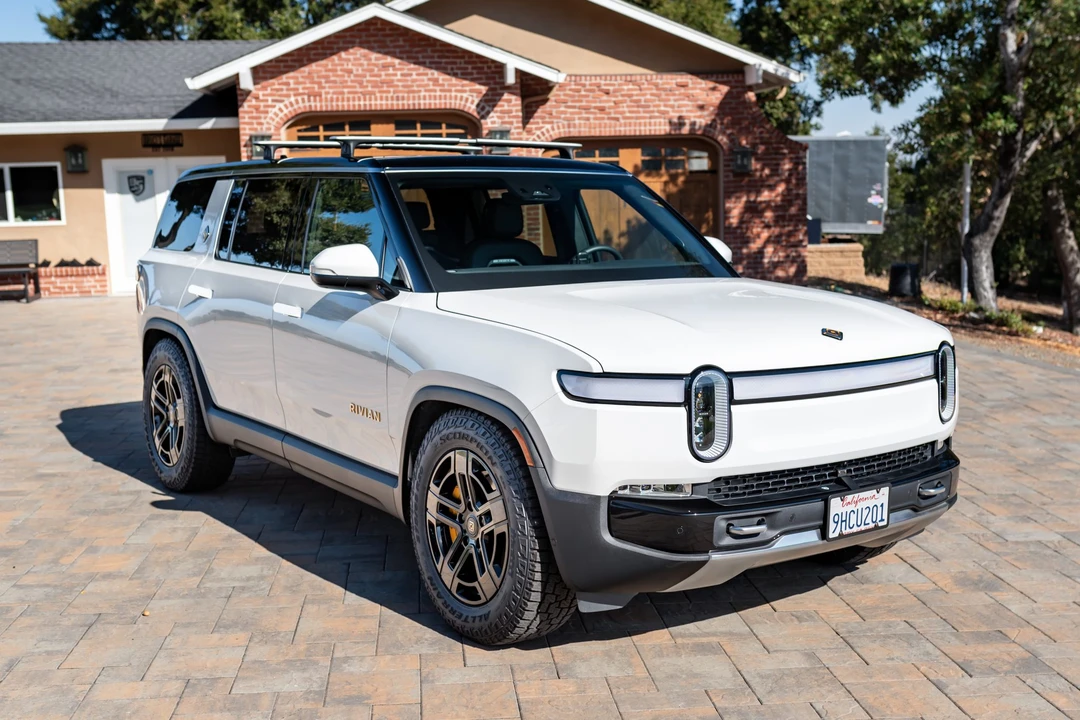 2023 Rivian R1S - Image 4 of 31