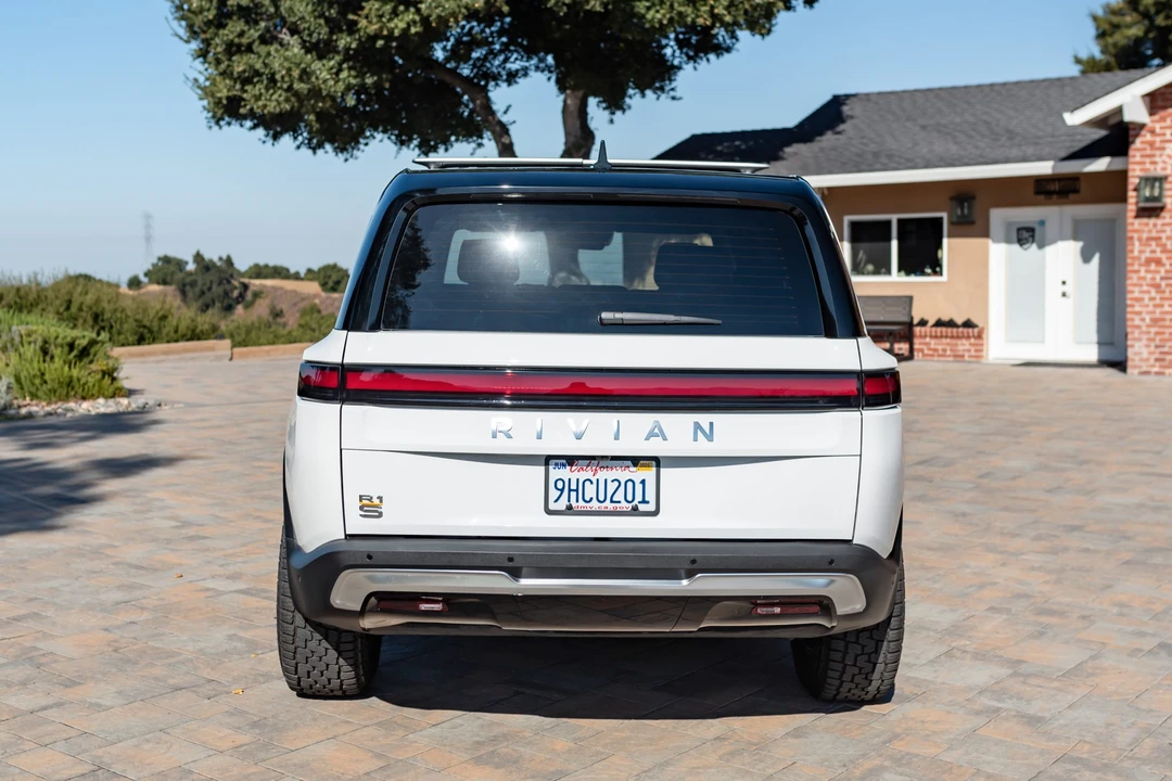 2023 Rivian R1S - Image 7 of 31