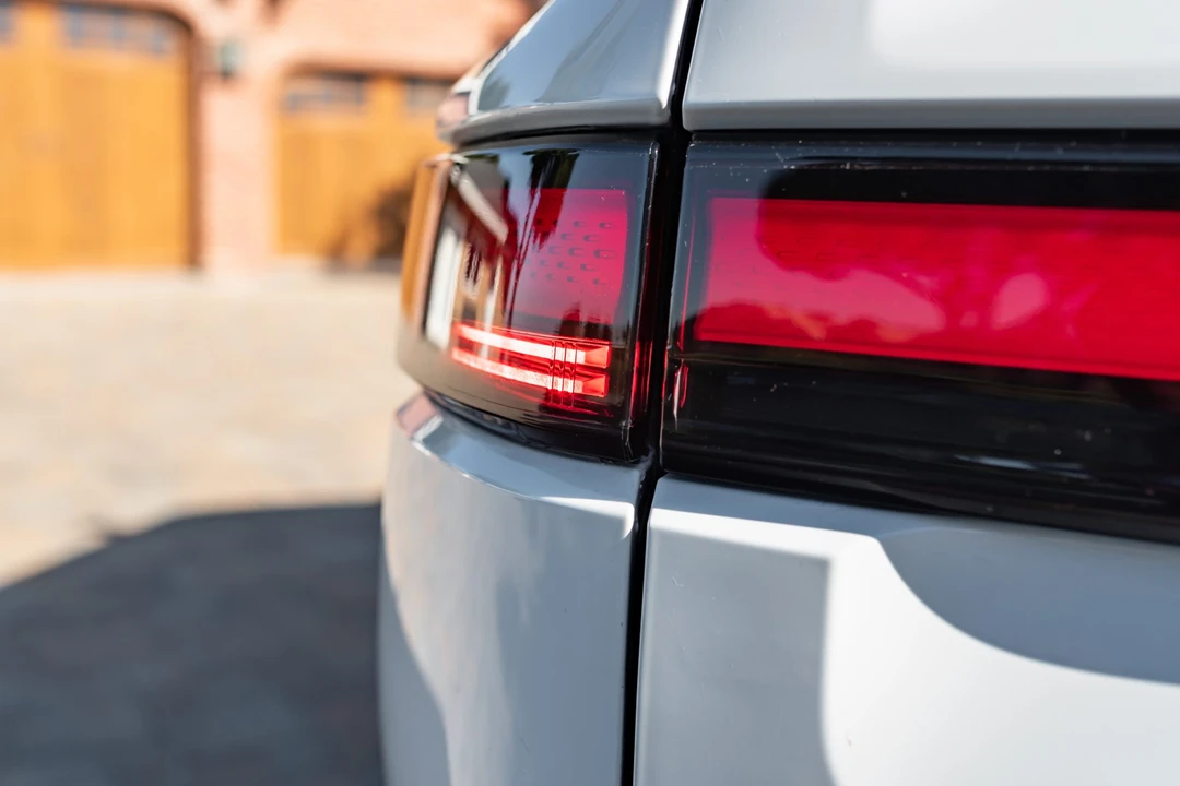 2023 Rivian R1S - Image 14 of 31
