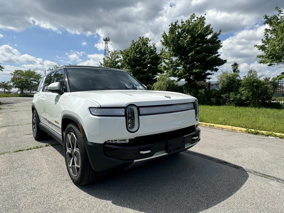 2023 Rivian R1S - Image 19 of 31