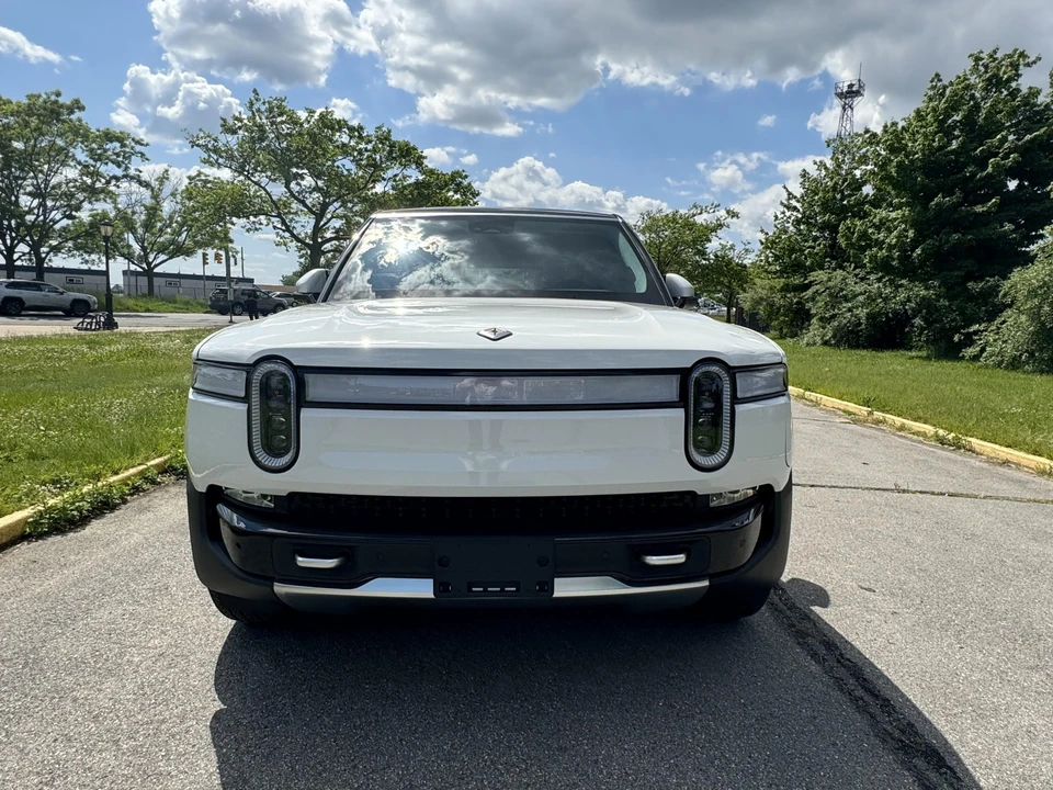 2023 Rivian R1S - Image 20 of 31
