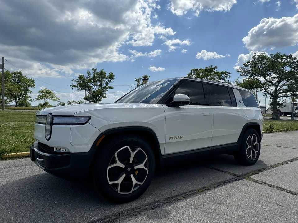 2023 Rivian R1S - Image 5 of 31