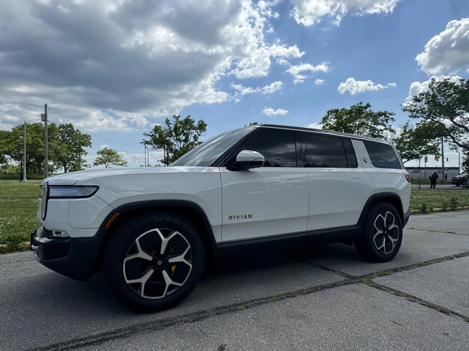 2023 Rivian R1S - Image 6 of 31