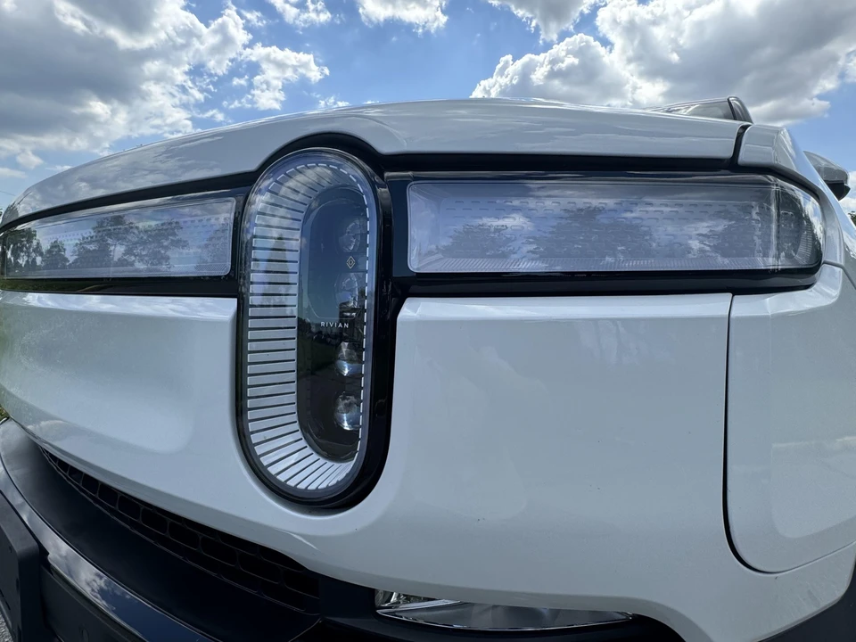 2023 Rivian R1S - Image 27 of 31