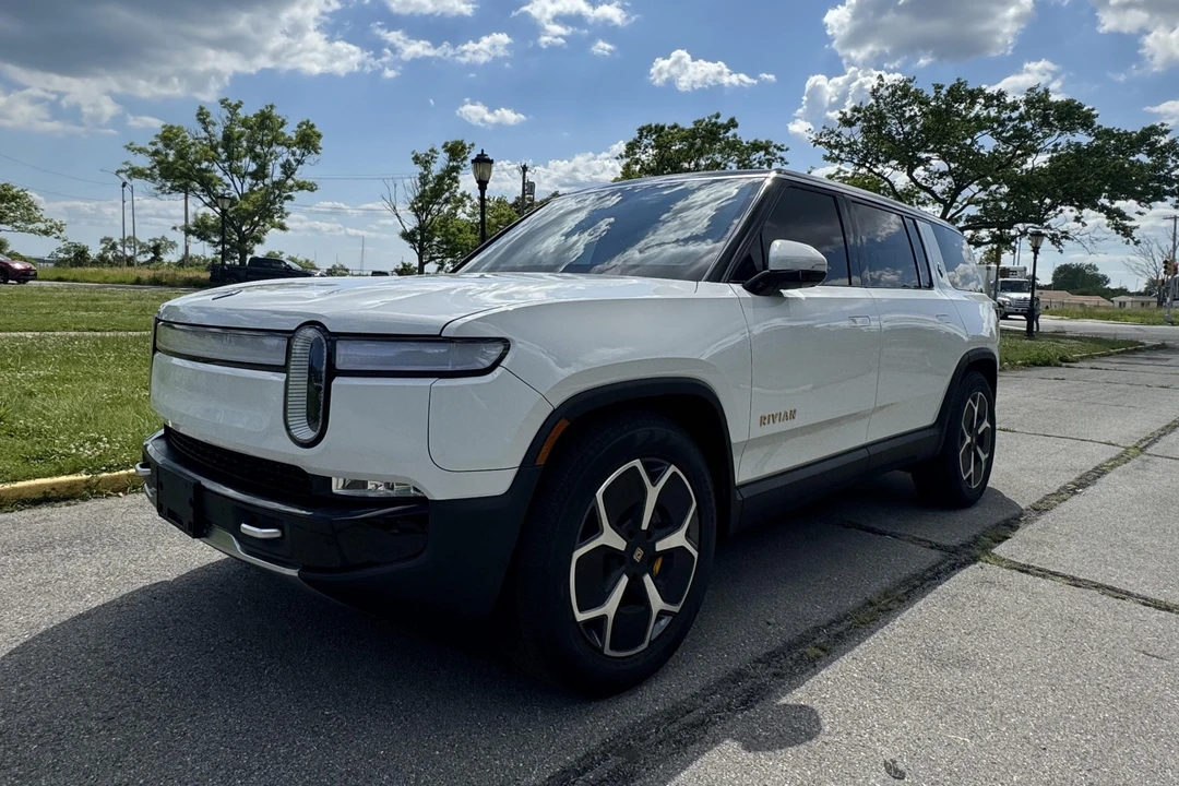 2023 Rivian R1S - Image 4 of 31