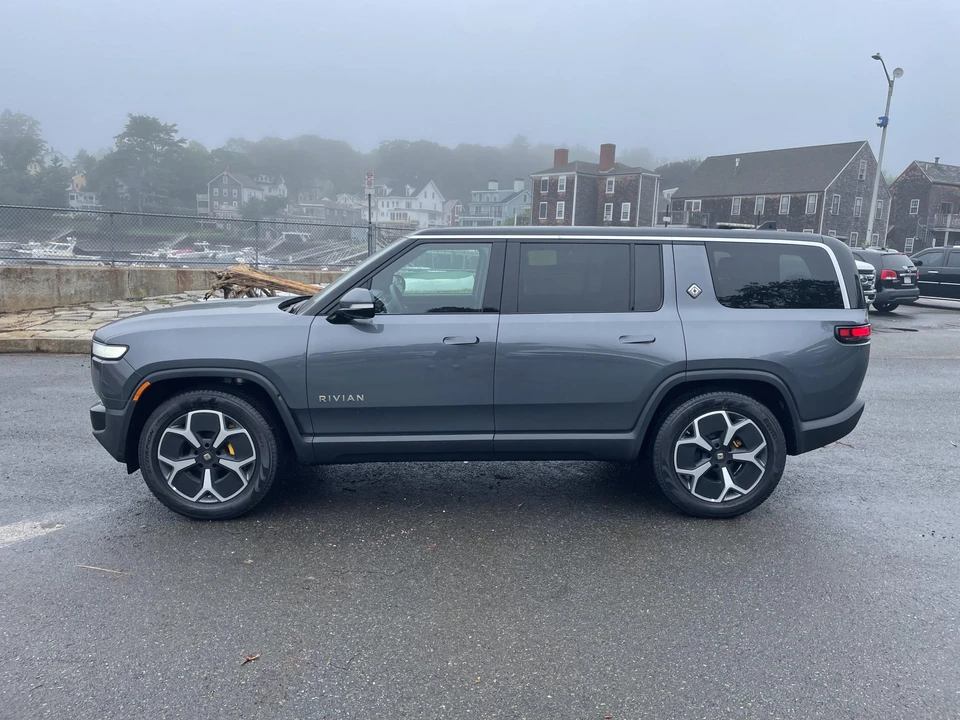 2023 Rivian R1S - Image 5 of 31