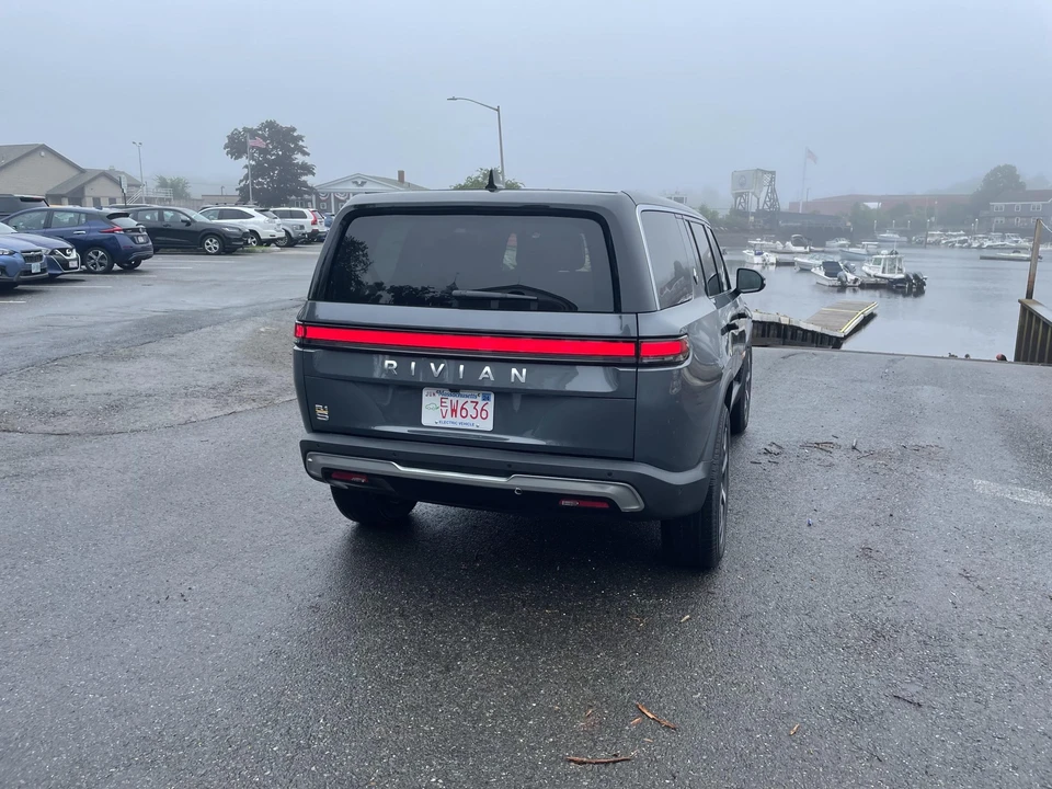 2023 Rivian R1S - Image 11 of 31