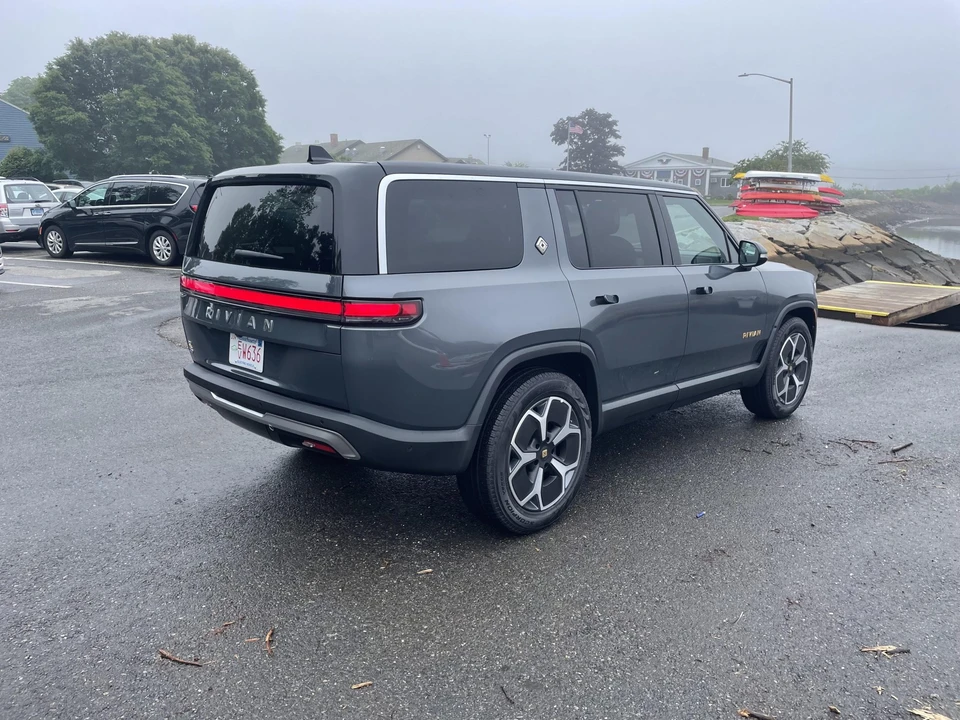 2023 Rivian R1S - Image 13 of 31