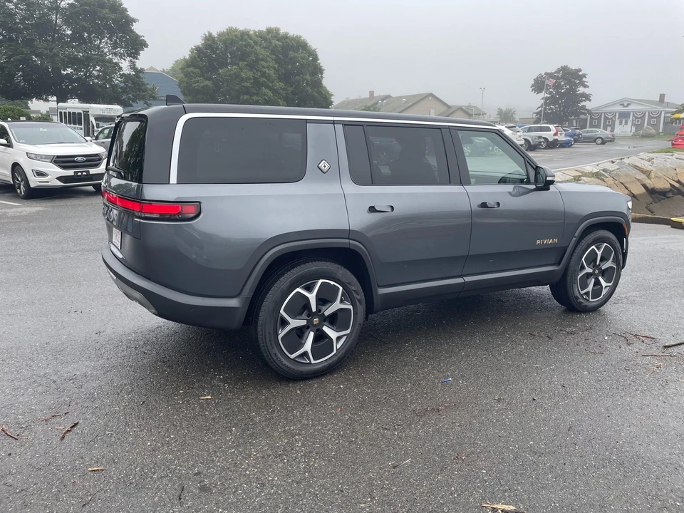 2023 Rivian R1S - Image 14 of 31