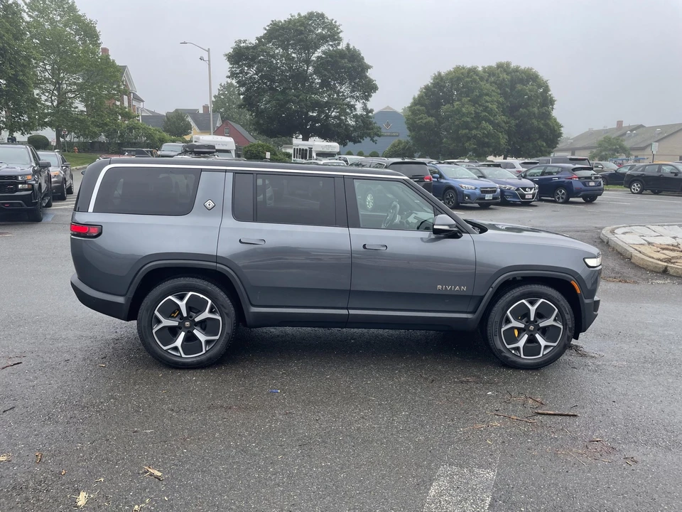 2023 Rivian R1S - Image 16 of 31